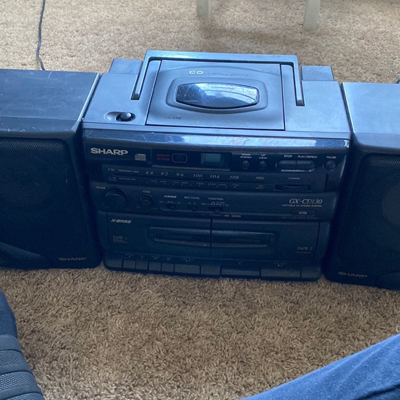 Vintage sharp radio - Picture 1 of 2